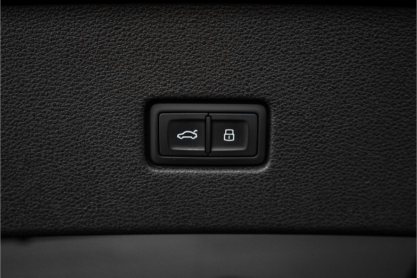 Audi Q8 4.0 TFSI RS Q8 Quattro Dynamic+ Keramisch Pano B&O Trekhaak Alcantara 23"