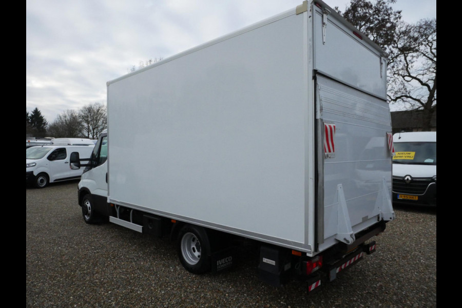 Iveco Daily 35C14 2.3 140PK, Airco, Dubbel lucht, Laadbak: L*B*H = 424*211*220 / Lading vastzetrail op 110 cm, Zijdeur rechtsachter, Laadklep Anteo 800 KG, Plateau van 160 cm, Met afstandsbediening en rolstops