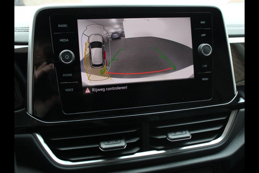 Volkswagen T-Roc 1.5 TSI R-Line+ Climate control | Adaptieve cruise control | LED | Navigatie | Achteruitrijcamera | Parkeersensoren | Apple Carplay/ Android Auto | Radio