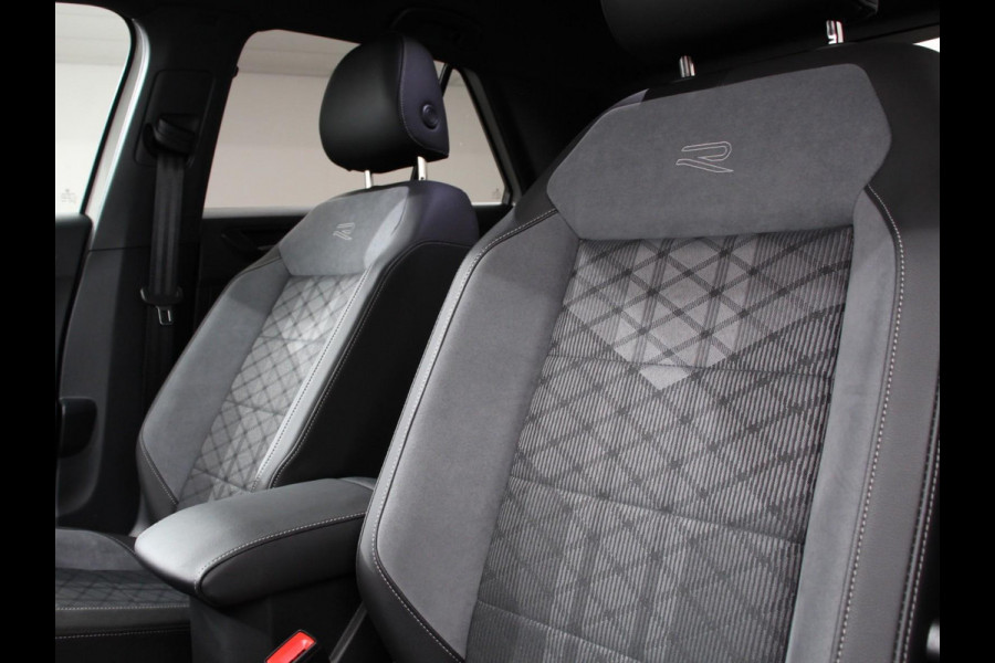 Volkswagen T-Roc 1.5 TSI R-Line+ Climate control | Adaptieve cruise control | LED | Navigatie | Achteruitrijcamera | Parkeersensoren | Apple Carplay/ Android Auto | Radio