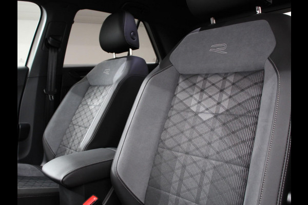 Volkswagen T-Roc 1.5 TSI R-Line+ Climate control | Adaptieve cruise control | LED | Navigatie | Achteruitrijcamera | Parkeersensoren | Apple Carplay/ Android Auto | Radio