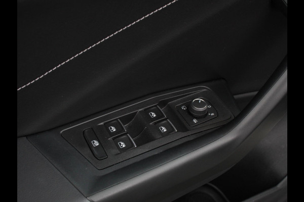 Volkswagen T-Roc 1.5 TSI R-Line+ Climate control | Adaptieve cruise control | LED | Navigatie | Achteruitrijcamera | Parkeersensoren | Apple Carplay/ Android Auto | Radio