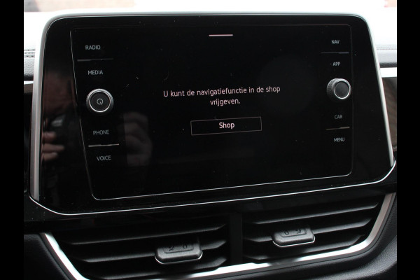 Volkswagen T-Roc 1.5 TSI R-Line+ Climate control | Adaptieve cruise control | LED | Navigatie | Achteruitrijcamera | Parkeersensoren | Apple Carplay/ Android Auto | Radio