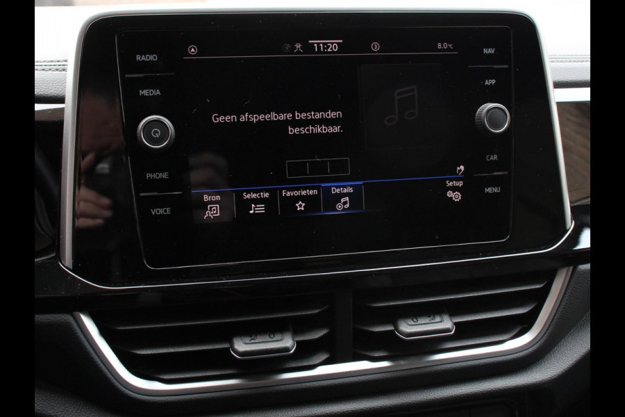 Volkswagen T-Roc 1.5 TSI R-Line+ Climate control | Adaptieve cruise control | LED | Navigatie | Achteruitrijcamera | Parkeersensoren | Apple Carplay/ Android Auto | Radio