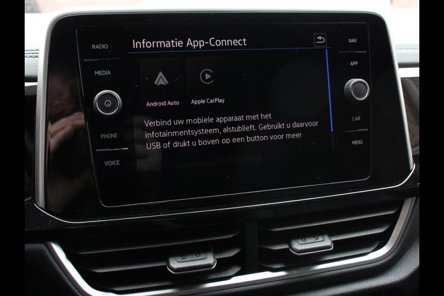Volkswagen T-Roc 1.5 TSI R-Line+ Climate control | Adaptieve cruise control | LED | Navigatie | Achteruitrijcamera | Parkeersensoren | Apple Carplay/ Android Auto | Radio