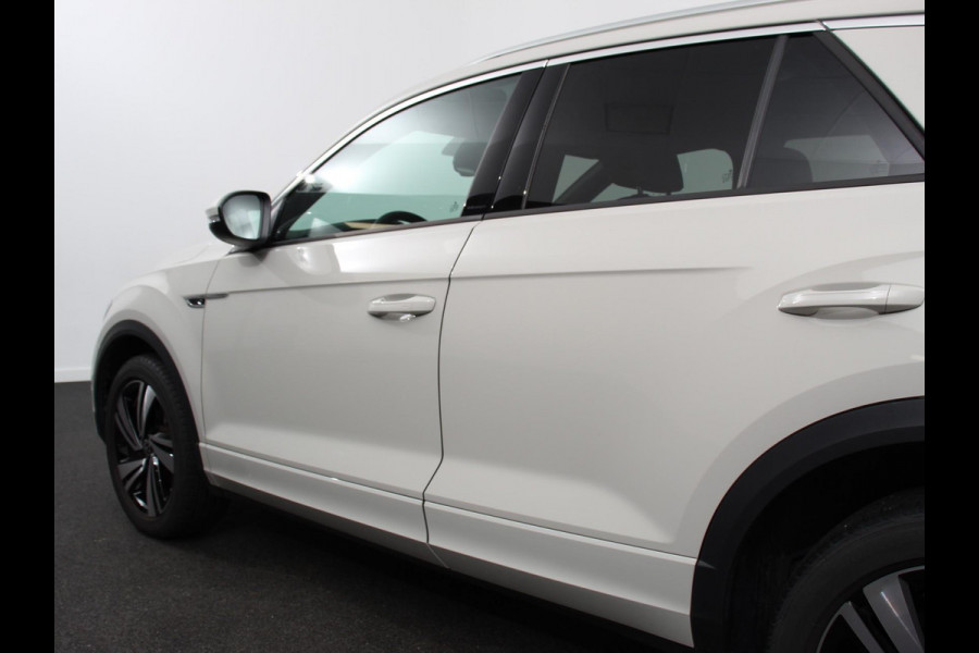 Volkswagen T-Roc 1.5 TSI R-Line+ Climate control | Adaptieve cruise control | LED | Navigatie | Achteruitrijcamera | Parkeersensoren | Apple Carplay/ Android Auto | Radio