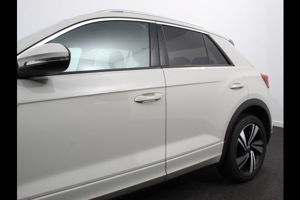 Volkswagen T-Roc 1.5 TSI R-Line+ Climate control | Adaptieve cruise control | LED | Navigatie | Achteruitrijcamera | Parkeersensoren | Apple Carplay/ Android Auto | Radio