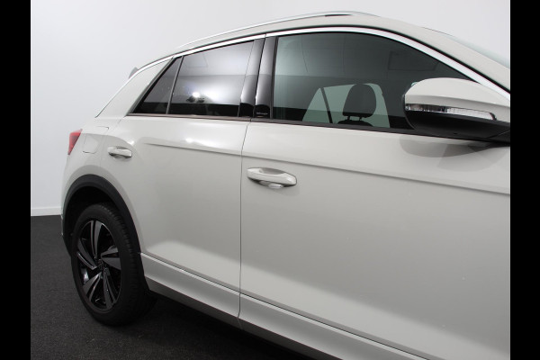 Volkswagen T-Roc 1.5 TSI R-Line+ Climate control | Adaptieve cruise control | LED | Navigatie | Achteruitrijcamera | Parkeersensoren | Apple Carplay/ Android Auto | Radio