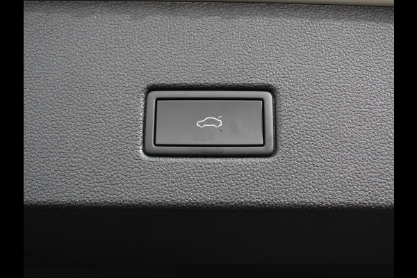 Volkswagen T-Roc 1.5 TSI R-Line+ Climate control | Adaptieve cruise control | LED | Navigatie | Achteruitrijcamera | Parkeersensoren | Apple Carplay/ Android Auto | Radio