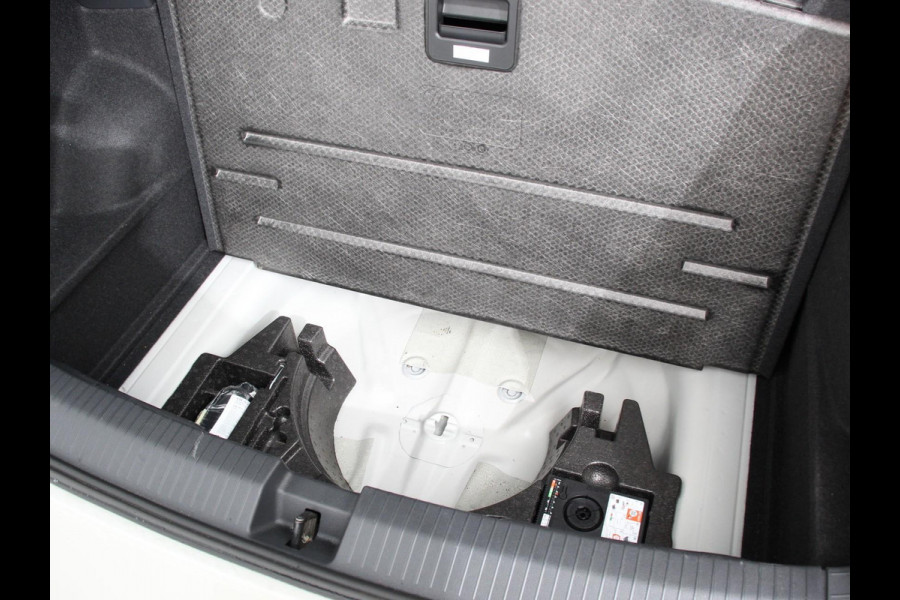 Volkswagen T-Roc 1.5 TSI R-Line+ Climate control | Adaptieve cruise control | LED | Navigatie | Achteruitrijcamera | Parkeersensoren | Apple Carplay/ Android Auto | Radio