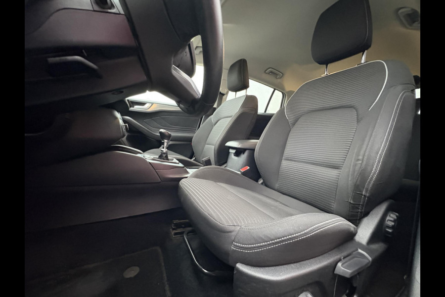 Ford FOCUS Wagon 1.0 EcoBoost Hybrid Titanium | Elektrisch uitklapbare trekhaak | Cruise Control | Winter Pack | Climate Control