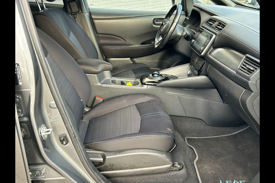 Nissan Leaf N-Connecta 40kWh Navi Ecc 360°Camera Adap.Cruise Pdc Keyless Blindspot Apple Carplay Android Auto Stoel+Stuurverwarming DAB Bluetooth Lmv Privacyglas Zeer compleet!