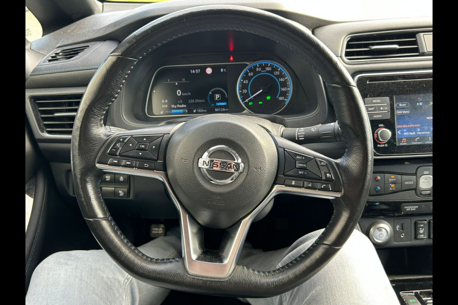 Nissan Leaf N-Connecta 40kWh Navi Ecc 360°Camera Adap.Cruise Pdc Keyless Blindspot Apple Carplay Android Auto Stoel+Stuurverwarming DAB Bluetooth Lmv Privacyglas Zeer compleet!