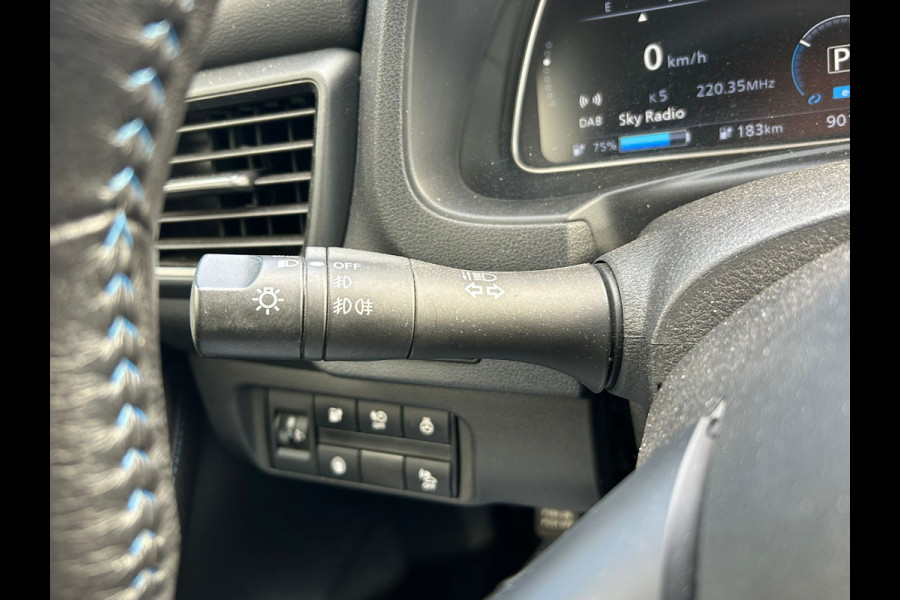 Nissan Leaf N-Connecta 40kWh Navi Ecc 360°Camera Adap.Cruise Pdc Keyless Blindspot Apple Carplay Android Auto Stoel+Stuurverwarming DAB Bluetooth Lmv Privacyglas Zeer compleet!