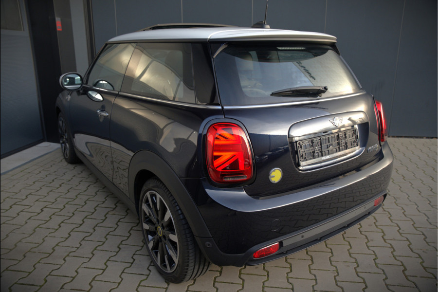MINI Mini Electric Yours 33 kWh | Panoramadak | Harman Kardon | Head-Up Display | Union Jack | Stoelverwarming | Keyless | Apple Carplay | Navigatie | Camera | Parkeersensoren | Warmtepomp | Leer | Cruise Control | DAB |