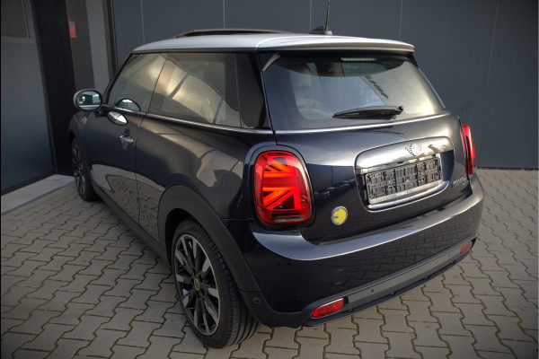 MINI Mini Electric Yours 33 kWh | Panoramadak | Harman Kardon | Head-Up Display | Union Jack | Stoelverwarming | Keyless | Apple Carplay | Navigatie | Camera | Parkeersensoren | Warmtepomp | Leer | Cruise Control | DAB |