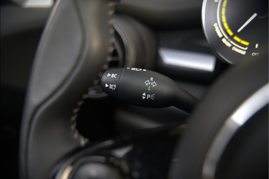 MINI Mini Electric Yours 33 kWh | Panoramadak | Harman Kardon | Head-Up Display | Union Jack | Stoelverwarming | Keyless | Apple Carplay | Navigatie | Camera | Parkeersensoren | Warmtepomp | Leer | Cruise Control | DAB |