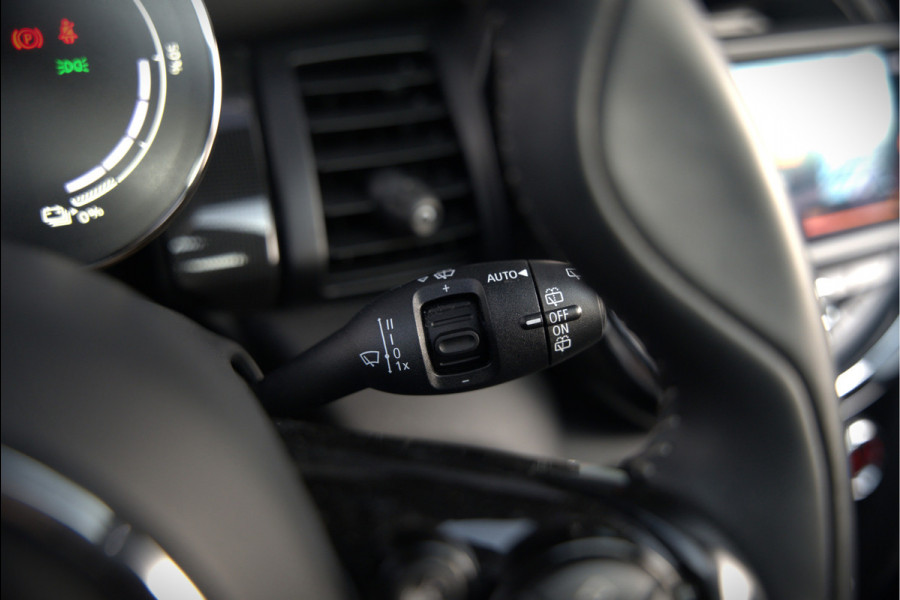 MINI Mini Electric Yours 33 kWh | Panoramadak | Harman Kardon | Head-Up Display | Union Jack | Stoelverwarming | Keyless | Apple Carplay | Navigatie | Camera | Parkeersensoren | Warmtepomp | Leer | Cruise Control | DAB |