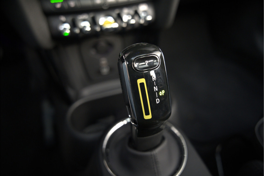 MINI Mini Electric Yours 33 kWh | Panoramadak | Harman Kardon | Head-Up Display | Union Jack | Stoelverwarming | Keyless | Apple Carplay | Navigatie | Camera | Parkeersensoren | Warmtepomp | Leer | Cruise Control | DAB |