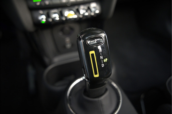 MINI Mini Electric Yours 33 kWh | Panoramadak | Harman Kardon | Head-Up Display | Union Jack | Stoelverwarming | Keyless | Apple Carplay | Navigatie | Camera | Parkeersensoren | Warmtepomp | Leer | Cruise Control | DAB |