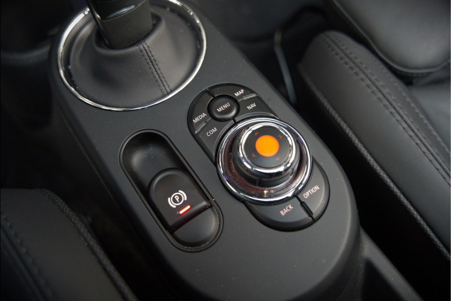 MINI Mini Electric Yours 33 kWh | Panoramadak | Harman Kardon | Head-Up Display | Union Jack | Stoelverwarming | Keyless | Apple Carplay | Navigatie | Camera | Parkeersensoren | Warmtepomp | Leer | Cruise Control | DAB |