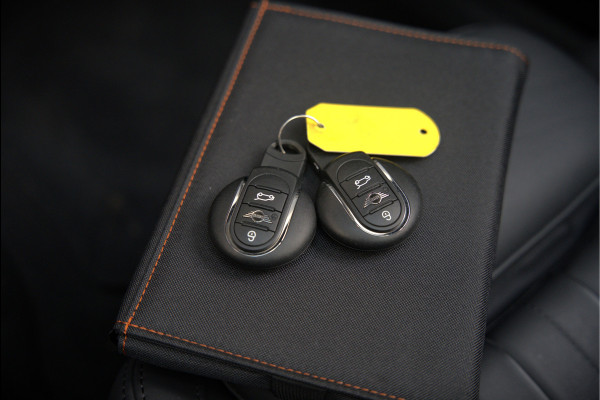 MINI Mini Electric Yours 33 kWh | Panoramadak | Harman Kardon | Head-Up Display | Union Jack | Stoelverwarming | Keyless | Apple Carplay | Navigatie | Camera | Parkeersensoren | Warmtepomp | Leer | Cruise Control | DAB |