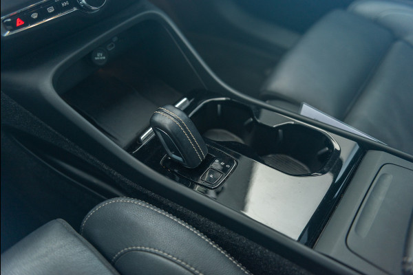 Volvo XC40 P8 Aut. R-Design ACC Leder Stoelverwarming Parkeercamera 408pk