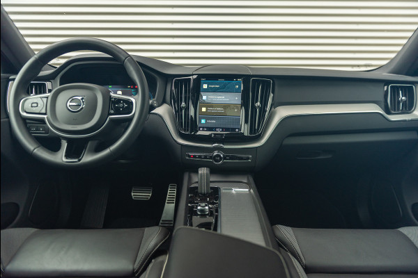 Volvo XC60 T6 Aut. LongRange R-Design Parkeercamera Panoramadak 350pk