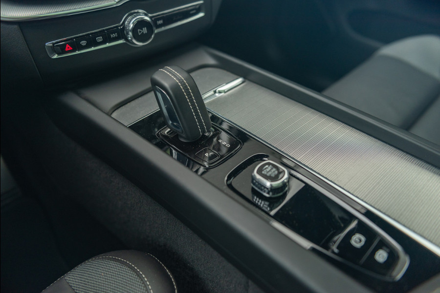 Volvo XC60 T6 Aut. LongRange R-Design Parkeercamera Panoramadak 350pk