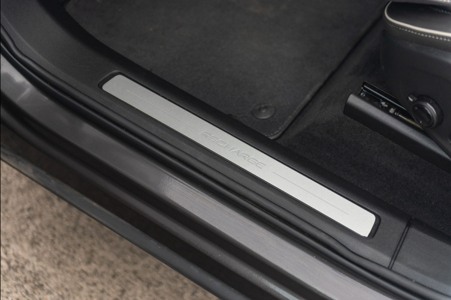 Volvo XC60 T6 Aut. LongRange R-Design Parkeercamera Panoramadak 350pk