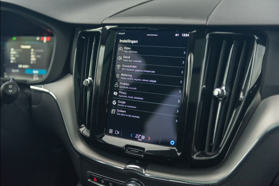 Volvo XC60 T6 Aut. LongRange R-Design Parkeercamera Panoramadak 350pk