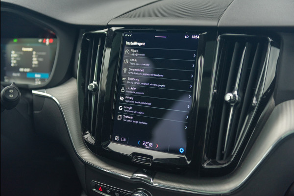 Volvo XC60 T6 Aut. LongRange R-Design Parkeercamera Panoramadak 350pk