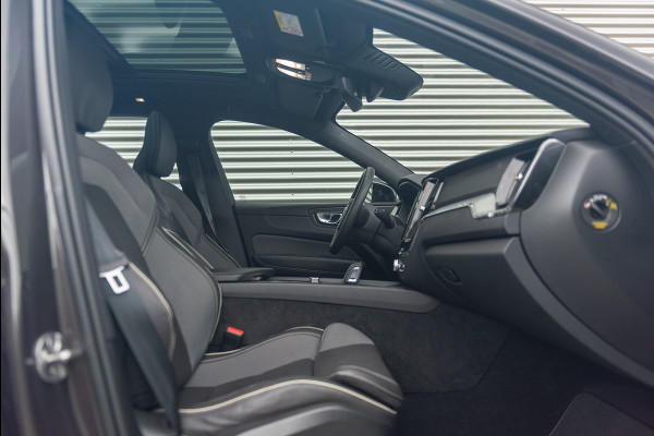 Volvo XC60 T6 Aut. LongRange R-Design Parkeercamera Panoramadak 350pk