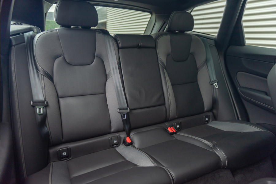 Volvo XC60 T6 Aut. LongRange R-Design Parkeercamera Panoramadak 350pk