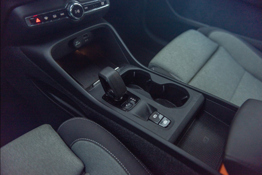 Volvo XC40 T4 Aut. Plug-In Hybrid Core Bright CruiseControl Parkeercamera 211pk