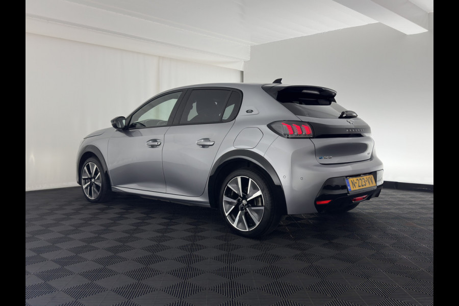 Peugeot e-208 EV GT Pack 50 kWh [ 3-Fase ] {SOH-89%} (INCL-BTW) (INCL-BTW) *FULL-LED | DIGI-COCKPIT | BLINDSPOT | CAMERA | LEATHER-ALCANTARA | AMBIENT-LIGHT | NAVI-FULLMAP | LANE-ASSIST | KEYLESS | DAB | CCS-FASTLOADER | HEATED-SPORTSEATS | 17'