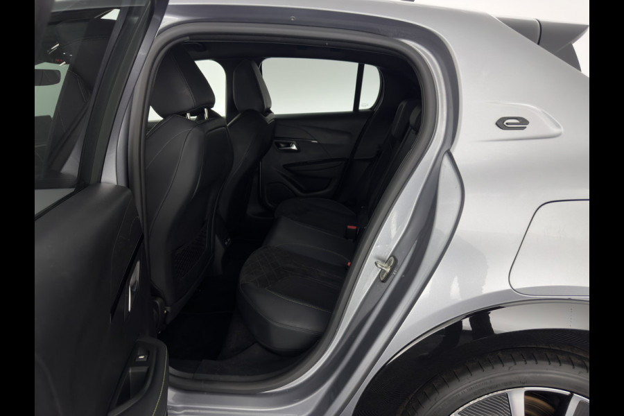 Peugeot e-208 EV GT Pack 50 kWh [ 3-Fase ] {SOH-89%} (INCL-BTW) (INCL-BTW) *FULL-LED | DIGI-COCKPIT | BLINDSPOT | CAMERA | LEATHER-ALCANTARA | AMBIENT-LIGHT | NAVI-FULLMAP | LANE-ASSIST | KEYLESS | DAB | CCS-FASTLOADER | HEATED-SPORTSEATS | 17'