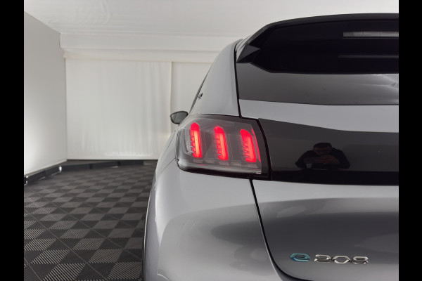 Peugeot e-208 EV GT Pack 50 kWh [ 3-Fase ] {SOH-89%} (INCL-BTW) (INCL-BTW) *FULL-LED | DIGI-COCKPIT | BLINDSPOT | CAMERA | LEATHER-ALCANTARA | AMBIENT-LIGHT | NAVI-FULLMAP | LANE-ASSIST | KEYLESS | DAB | CCS-FASTLOADER | HEATED-SPORTSEATS | 17'