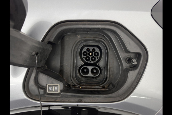 Peugeot e-208 EV GT Pack 50 kWh [ 3-Fase ] {SOH-89%} (INCL-BTW) (INCL-BTW) *FULL-LED | DIGI-COCKPIT | BLINDSPOT | CAMERA | LEATHER-ALCANTARA | AMBIENT-LIGHT | NAVI-FULLMAP | LANE-ASSIST | KEYLESS | DAB | CCS-FASTLOADER | HEATED-SPORTSEATS | 17'