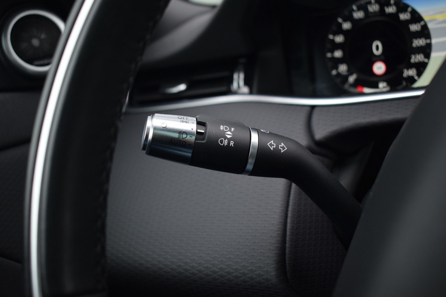 Land Rover Range Rover Evoque 2.0 P200 AWD R-Dynamic | Trekhaak | Pano | Meridian | Leer | Stuurverw.