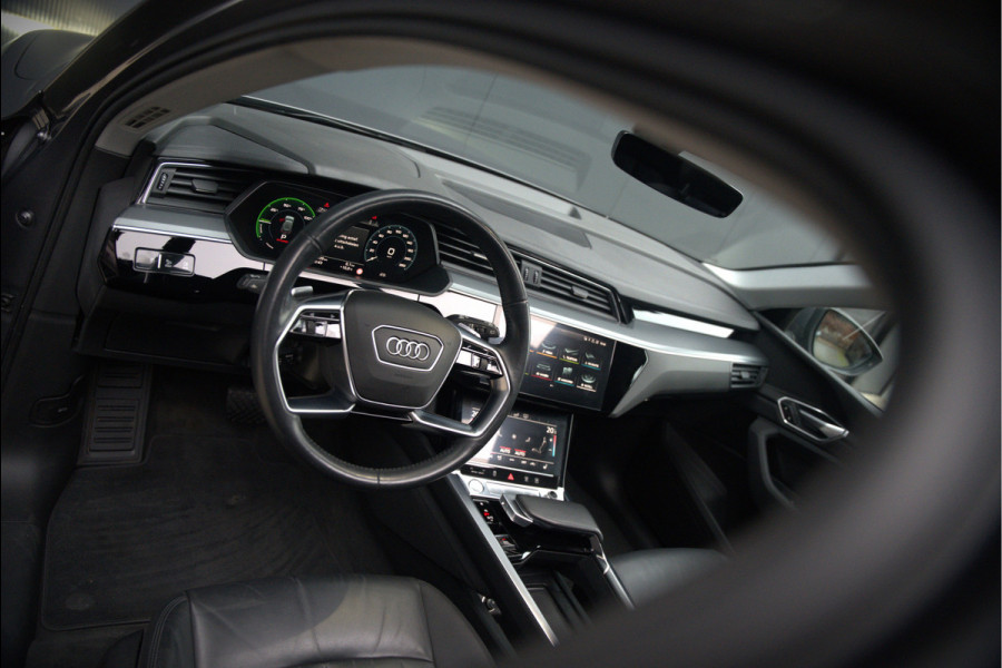 Audi e-tron e-tron 50 quattro Launch edition plus 71 kWh | Black Edition | Panoramadak | Memory Seats | Luchtvering | Adaptive Cruise Control | Keyless | Matrix LED | Leder | Stoelverwarming | NAP |
