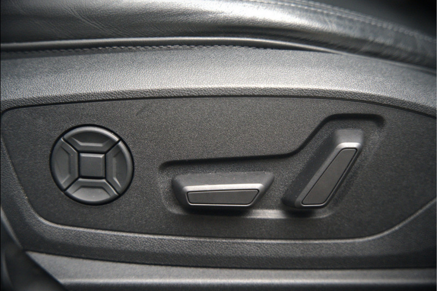 Audi e-tron e-tron 50 quattro Launch edition plus 71 kWh | Black Edition | Panoramadak | Memory Seats | Luchtvering | Adaptive Cruise Control | Keyless | Matrix LED | Leder | Stoelverwarming | NAP |