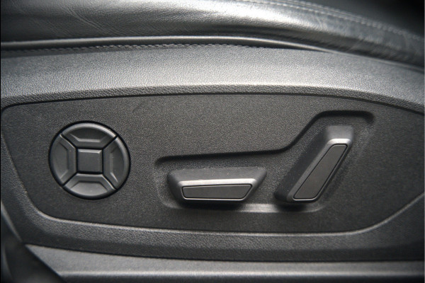 Audi e-tron e-tron 50 quattro Launch edition plus 71 kWh | Black Edition | Panoramadak | Memory Seats | Luchtvering | Adaptive Cruise Control | Keyless | Matrix LED | Leder | Stoelverwarming | NAP |