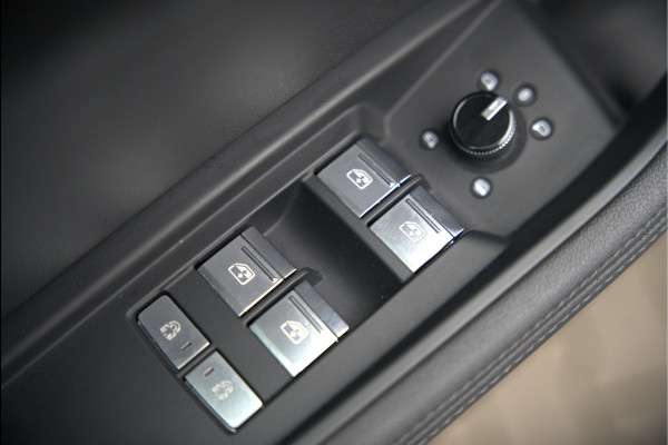 Audi e-tron e-tron 50 quattro Launch edition plus 71 kWh | Black Edition | Panoramadak | Memory Seats | Luchtvering | Adaptive Cruise Control | Keyless | Matrix LED | Leder | Stoelverwarming | NAP |