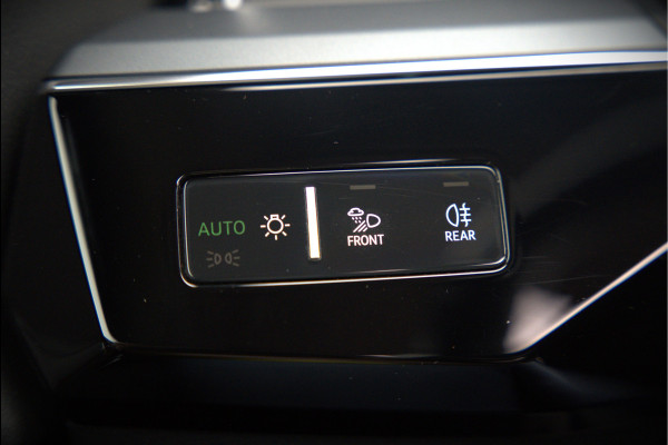 Audi e-tron e-tron 50 quattro Launch edition plus 71 kWh | Black Edition | Panoramadak | Memory Seats | Luchtvering | Adaptive Cruise Control | Keyless | Matrix LED | Leder | Stoelverwarming | NAP |