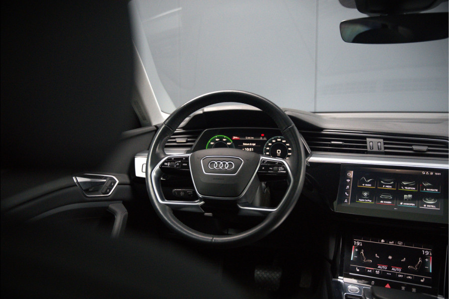 Audi e-tron e-tron 50 quattro Launch edition plus 71 kWh | Black Edition | Panoramadak | Memory Seats | Luchtvering | Adaptive Cruise Control | Keyless | Matrix LED | Leder | Stoelverwarming | NAP |