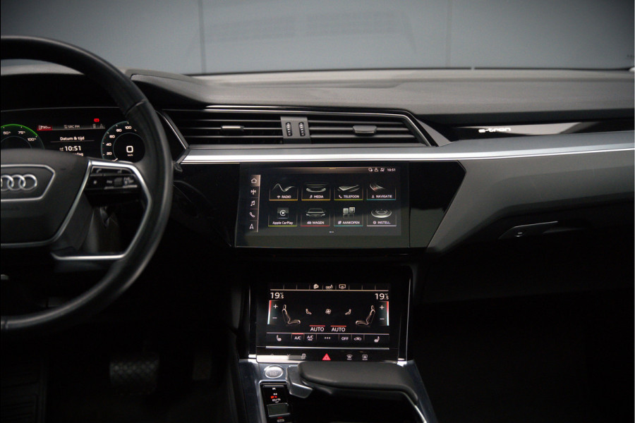 Audi e-tron e-tron 50 quattro Launch edition plus 71 kWh | Black Edition | Panoramadak | Memory Seats | Luchtvering | Adaptive Cruise Control | Keyless | Matrix LED | Leder | Stoelverwarming | NAP |