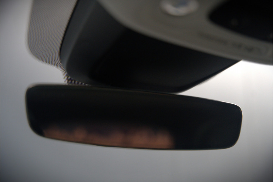 Audi e-tron e-tron 50 quattro Launch edition plus 71 kWh | Black Edition | Panoramadak | Memory Seats | Luchtvering | Adaptive Cruise Control | Keyless | Matrix LED | Leder | Stoelverwarming | NAP |