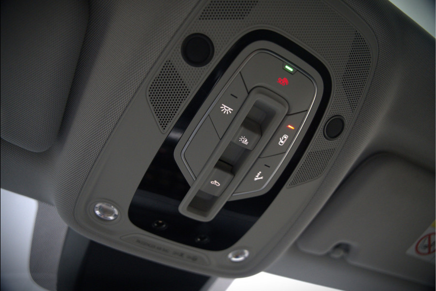 Audi e-tron e-tron 50 quattro Launch edition plus 71 kWh | Black Edition | Panoramadak | Memory Seats | Luchtvering | Adaptive Cruise Control | Keyless | Matrix LED | Leder | Stoelverwarming | NAP |
