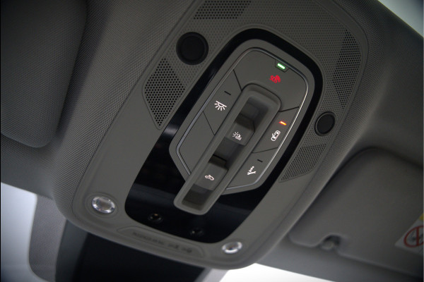Audi e-tron e-tron 50 quattro Launch edition plus 71 kWh | Black Edition | Panoramadak | Memory Seats | Luchtvering | Adaptive Cruise Control | Keyless | Matrix LED | Leder | Stoelverwarming | NAP |